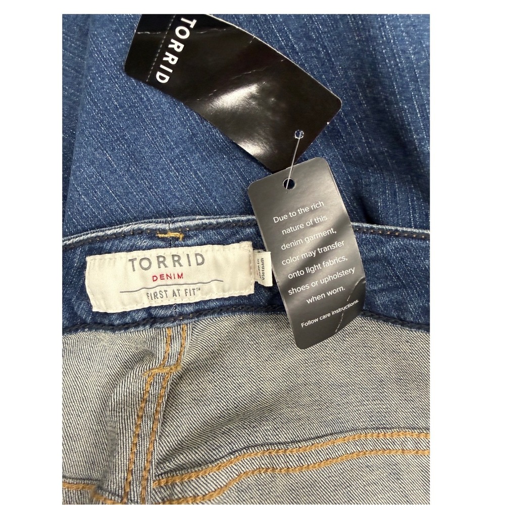 Torrid Denim First At Fit Wide Leg Crop Jeans Medium Wash Size 24 NWT 12666814 - Picture 8 of 8